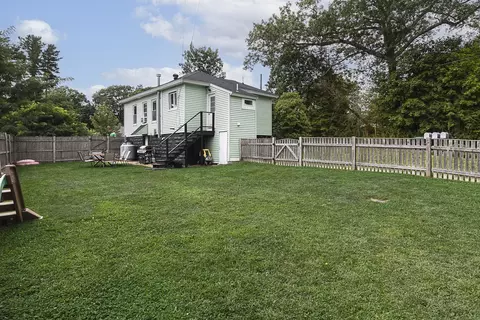 Exterior - 75 Perkins Ave, Hamilton, MA 01982 photo 9 of 12