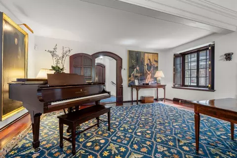 1 W Hill Pl, Boston, MA 02114