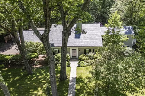 284 Woodland Rd, Chestnut Hill, MA 02467
