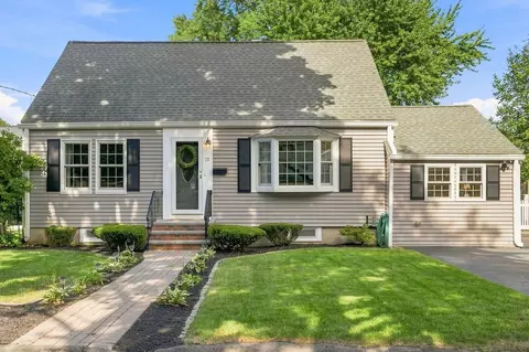 17 Greenwood Rd, Peabody, MA 01960