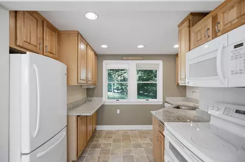 Kitchen - 6 Center Pl # -8, Stow, MA 01775 photo 2 of 3