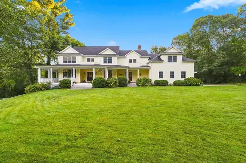 10 Bartelli Rd, Lakeville, MA 02347