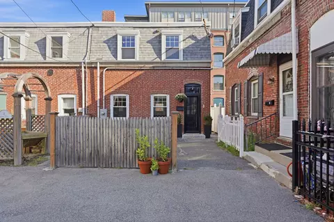 3 Lauten Pl, Boston, MA 02127