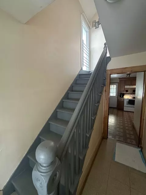 Entry Way - 173-175 Johnson St, Springfield, MA 01108 photo 1 of 1