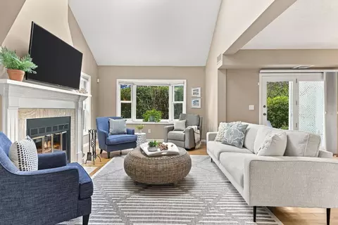 28 Whaler Ln #28, Quincy, MA 02171