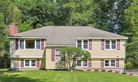 109 Davis Rd, Bedford, MA 01730
