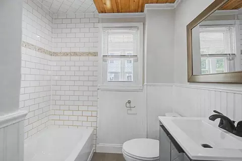 Entry Way - 81 Adams St, Springfield, MA 01105 photo 2 of 6