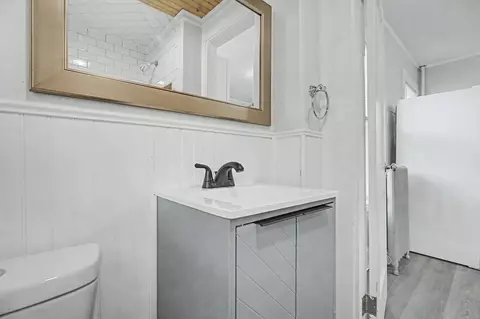 Bath - 81 Adams St, Springfield, MA 01105 photo 2 of 4