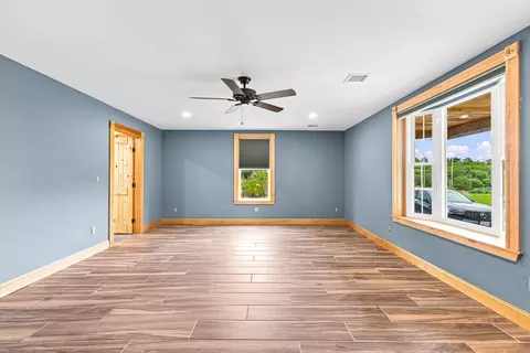 Living - 21 Cushing Ln, Acushnet, MA 02743 photo 4 of 5