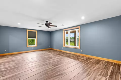 Living - 21 Cushing Ln, Acushnet, MA 02743 photo 3 of 5