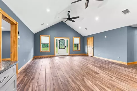 Living - 21 Cushing Ln, Acushnet, MA 02743 photo 2 of 5