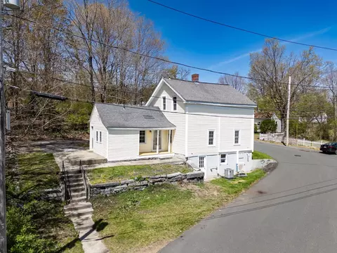 42 Washington St, Monson, MA 01057