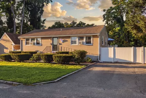 99 Central St #99, Woburn, MA 01801