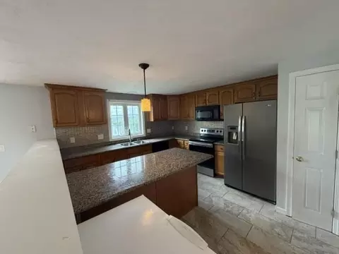 Kitchen - 4 Pearlbush Path, Worcester, MA 01607 photo 5 of 7