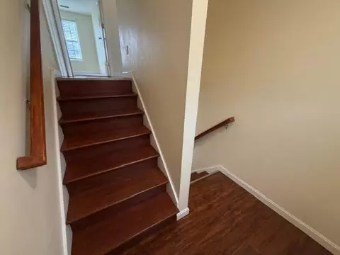 Entry Way - 4 Pearlbush Path, Worcester, MA 01607 photo 4 of 6