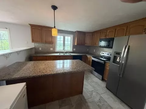Kitchen - 4 Pearlbush Path, Worcester, MA 01607 photo 7 of 7