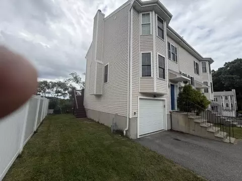 Exterior - 4 Pearlbush Path, Worcester, MA 01607 photo 2 of 8
