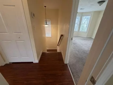 Entry Way - 4 Pearlbush Path, Worcester, MA 01607 photo 2 of 6