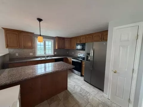 Kitchen - 4 Pearlbush Path, Worcester, MA 01607 photo 1 of 7