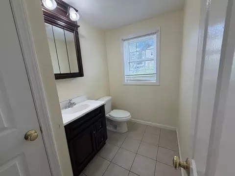 Bath - 4 Pearlbush Path, Worcester, MA 01607 photo 3 of 4