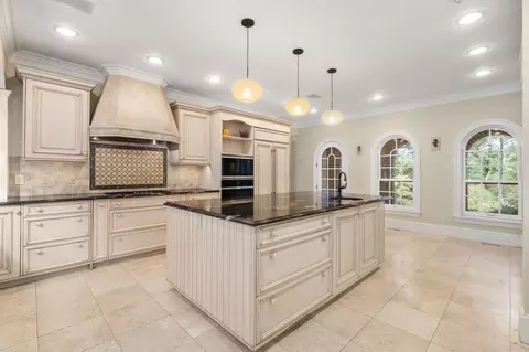 Kitchen - 5 Hamlins Xing, Dover, MA 02030 photo 2 of 3