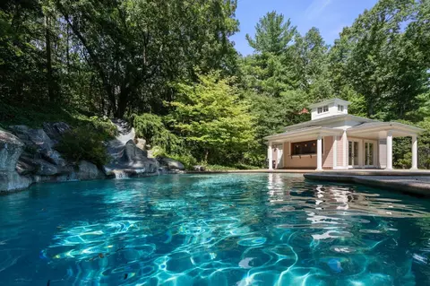 Exterior - 5 Hamlins Xing, Dover, MA 02030 photo 6 of 9