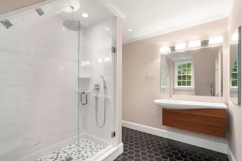 Bath - 5 Hamlins Xing, Dover, MA 02030 photo 1 of 3
