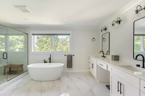 Bath - 5 Travis Rd, Natick, MA 01760 photo 2 of 5
