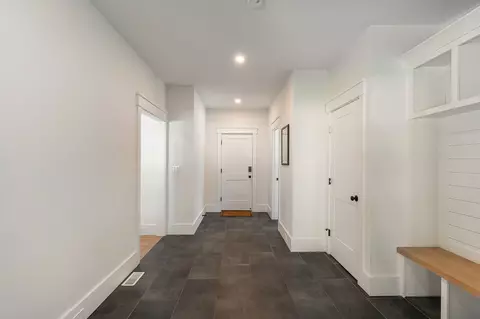 Entry Way - 5 Travis Rd, Natick, MA 01760 photo 6 of 7