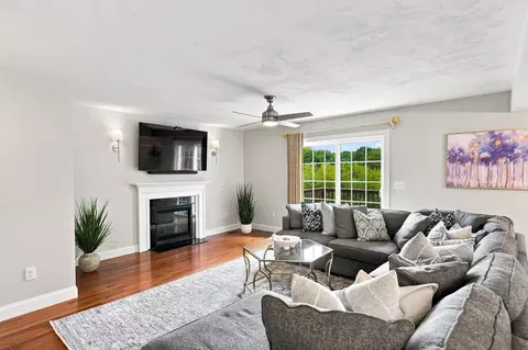 Living - 3 Andy Rd, Worcester, MA 01602 photo 1 of 3