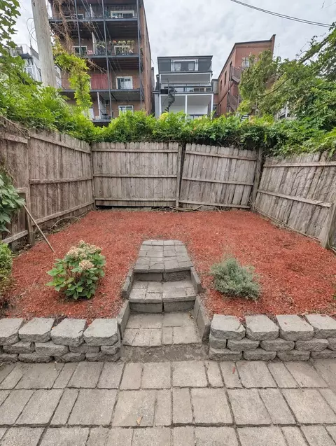 Exterior - 421 E 3rd St #1, Boston, MA 02127 photo 4 of 5