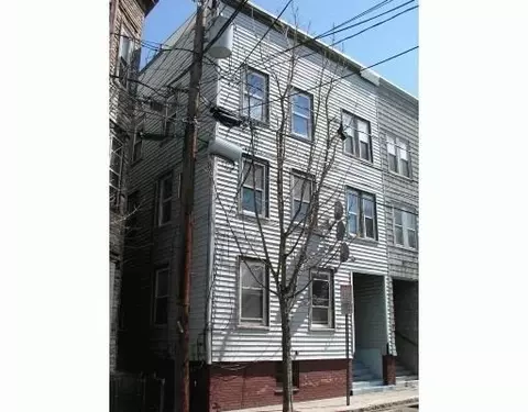 17 George St, Somerville, MA 02145