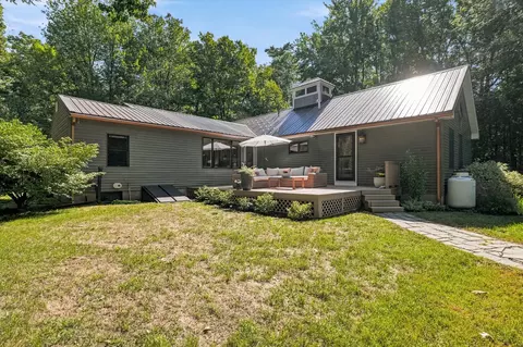 Exterior - 44 Beech Hill Rd, Exeter, NH 03833 photo 6 of 8