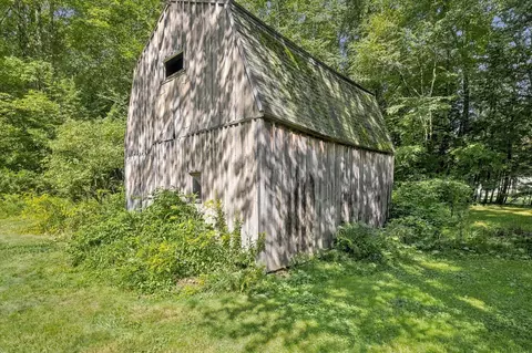 Exterior - 44 Beech Hill Rd, Exeter, NH 03833 photo 5 of 8