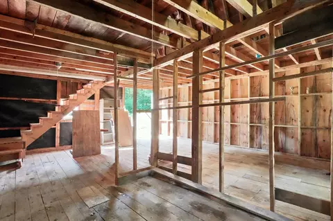Entry Way - 44 Beech Hill Rd, Exeter, NH 03833 photo 2 of 2