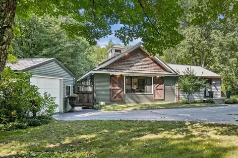 Exterior - 44 Beech Hill Rd, Exeter, NH 03833 photo 2 of 8