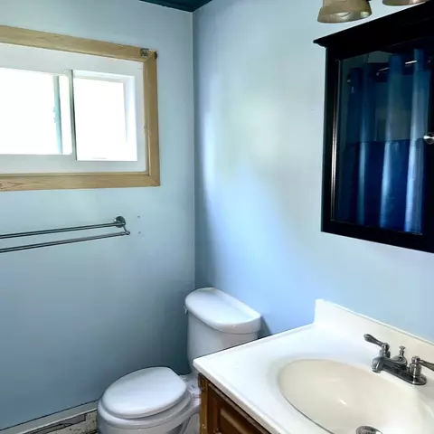Bath - 47 Thyme Ln, Springfield, MA 01129 photo 2 of 2