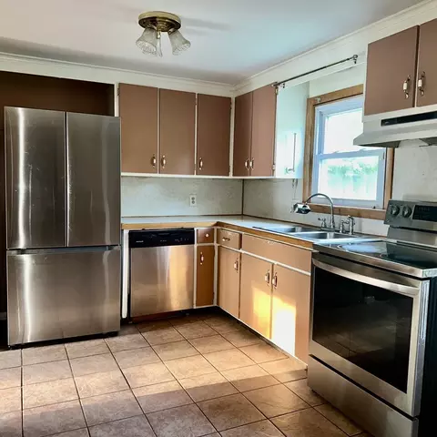 Kitchen - 47 Thyme Ln, Springfield, MA 01129 photo 1 of 9