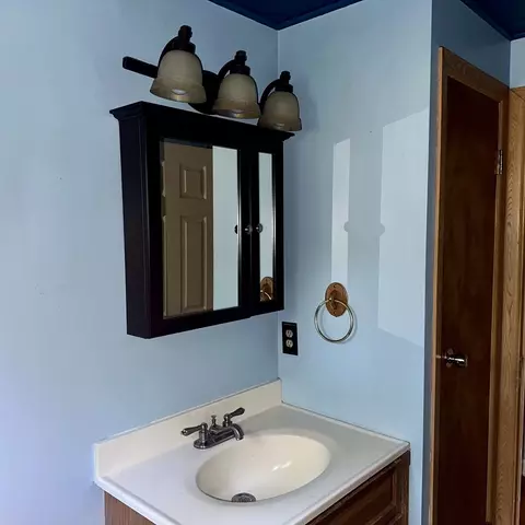 Bath - 47 Thyme Ln, Springfield, MA 01129 photo 1 of 2