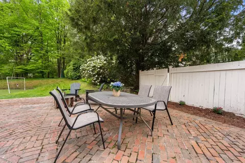 Exterior - 41 Longmeadow Rd, Wellesley, MA 02482 photo 6 of 8