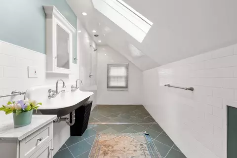 Bath - 41 Longmeadow Rd, Wellesley, MA 02482 photo 4 of 4