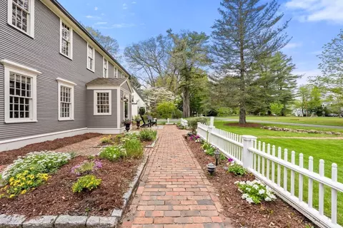 Exterior - 41 Longmeadow Rd, Wellesley, MA 02482 photo 3 of 8