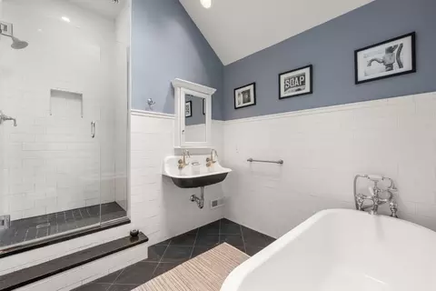 Bath - 41 Longmeadow Rd, Wellesley, MA 02482 photo 3 of 4