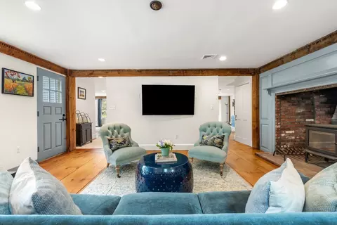 Living - 41 Longmeadow Rd, Wellesley, MA 02482 photo 4 of 4