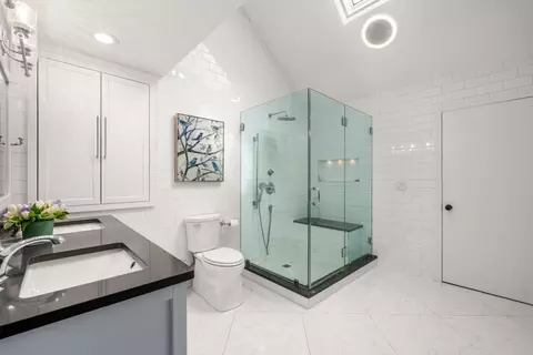 Bath - 41 Longmeadow Rd, Wellesley, MA 02482 photo 2 of 4