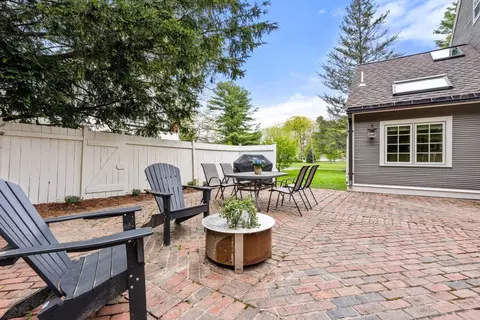 Exterior - 41 Longmeadow Rd, Wellesley, MA 02482 photo 5 of 8
