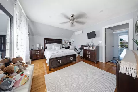 Bedroom - 26 Acacia St, Gloucester, MA 01930 photo 3 of 8