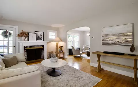 Living - 25 Webber St, Springfield, MA 01108 photo 1 of 3