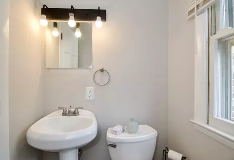 Bath - 25 Webber St, Springfield, MA 01108 photo 1 of 3