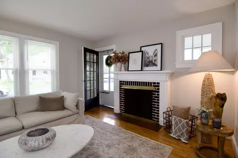 Entry Way - 25 Webber St, Springfield, MA 01108 photo 2 of 6